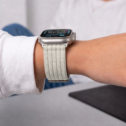 Tech-Protect Nylon Sport Apple Watch 8 / 9 / 10 / 11 / SE / Ultra (44 / 45 / 46 / 49 mm) bandje – Starlight