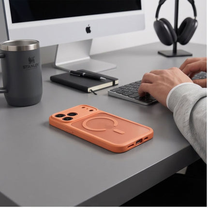 iPhone 17 Pro / iPhone 18 Pro Hoesje Matte Magsafe Oranje Camera lens protector