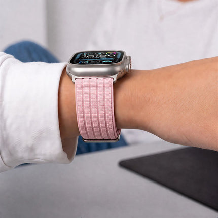 Tech-Protect Nylon Sport Apple Watch 8 / 9 / 10 / 11 / SE / Ultra (44 / 45 / 46 / 49 mm) bandje – Light Pink