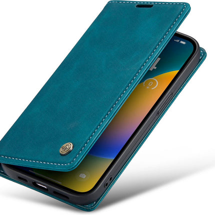 CaseMania Vintage Slim Bookcase Donkergroen - iPhone 14 Pro Max hoesje