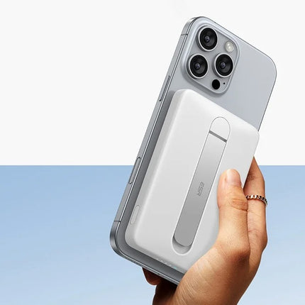 ESR Qi2 MagSlim 5000 mAh magnetische powerbank met standaard (wit)