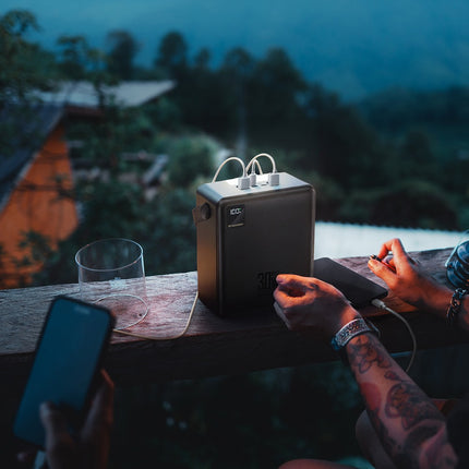 Powerbank 100.000 mAh 30W 4x USB-A en 1x USB-C met zaklamp - Zwart