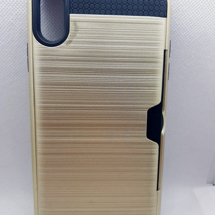 Goldfarbene Rückseite der iPhone Xs Max-Hülle mit Kartenfach auf der Rückseite